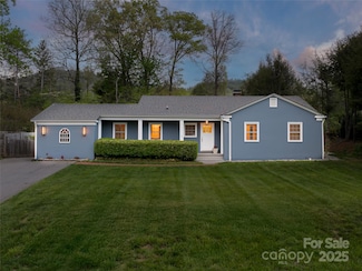 11 Pine Acre Blvd, Asheville, NC 28804