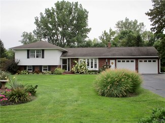 29 Valley View Dr, Oswego, NY 13126