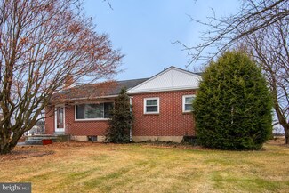 481 Laudermilch Rd, Hershey, PA 17033