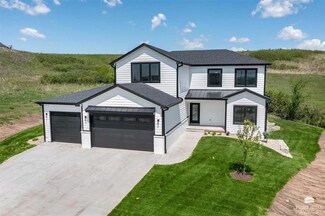 3914 Travers Cir, Manhattan, KS 66503