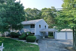60 William St, South Dartmouth, MA 02748