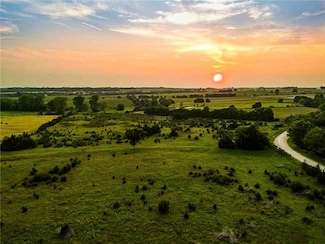 1587 N 450th Rd, Baldwin City, KS 66006