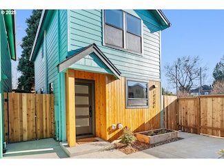 1420 SE Claybourne St Unit C, Portland, OR 97202