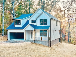 205 Crestwood Dr, Pilot Mountain, NC 27041