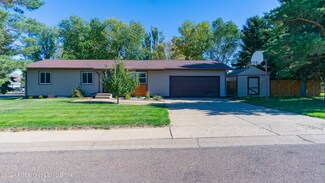 2380 10th Ave W, Dickinson, ND 58601