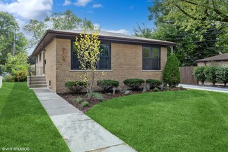 3320 Harrison St, Evanston, IL 60201