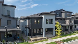 3002 W Lumber Ln, Fernan Lake Village, ID 83814