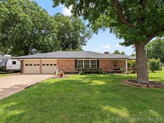1508 Lariat Dr, Bartlesville, OK 74006