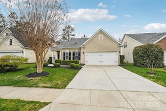 6423 Falls Lake Dr, Charlotte, NC 28270