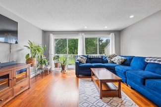 11 Fairway Dr, Brunswick, ME 04011