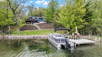 N1386 W Stratton Rd, Waupaca, WI 54981