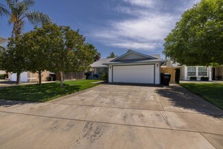 926 N Parkwood Ct, Visalia, CA 93291