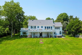 5 Thorn Hedge Rd, Bellport, NY 11713