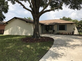 1419 Cromwell Dr, Tarpon Springs, FL 34689