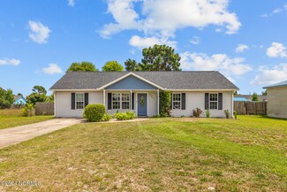 304 Dayrell Dr, Hubert, NC 28539
