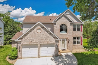 2722 Autumn Woods Dr, Chaska, MN 55318