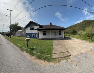 82 School St, Betsy Layne, KY 41605