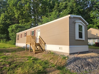 41 Audrey Ln, Bennington, VT 05201