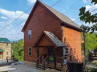 519 Edgewood Dr, Gatlinburg, TN 37738