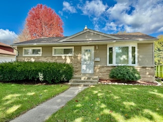 526 Peters Dr, Waukesha, WI 53188