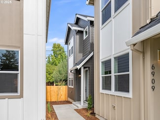 6911 N Bank St, Portland, OR 97203