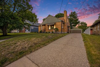 17 Lamoreaux Dr NE, Comstock Park, MI 49321