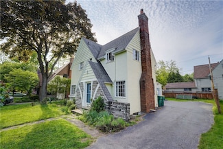 266 Avalon Dr, Rochester, NY 14618