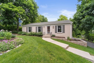 1060 Hawthorne Ln, Brookfield, WI 53005