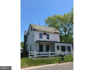 15 Hall St, Newport, NJ 08345