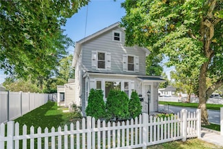 23 Miller St Unit 2, Glen Cove, NY 11542