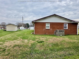 220 Simmons Dr, Millwood, WV 25262