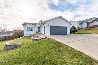 851 Mahone Ave, Bismarck, ND 58503