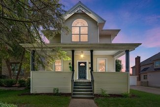 113 N Warwick Ave, Westmont, IL 60559