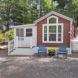 261 Point Sebago Rd Unit 765, Casco, ME 04015
