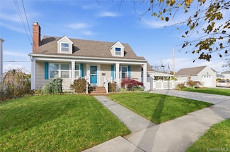 2398 Yorktown St, Oceanside, NY 11572