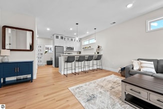 918 W Front St Unit 6, Traverse City, MI 49684