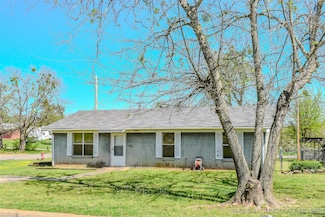 1318 Leigh St, Hugo, OK 74743