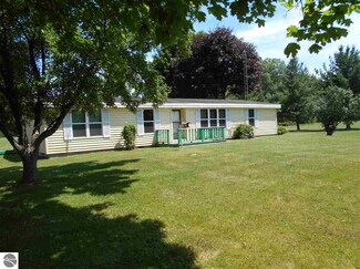4922 N Garfield Rd, Pinconning, MI 48650