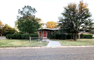 1008 Holliday St, Plainview, TX 79072