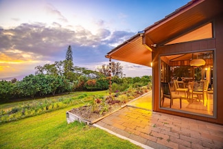200 Hoopalua Dr, Makawao, HI 96768