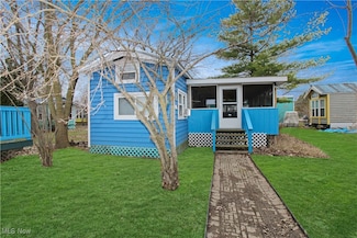 1233 Fox Rd Unit 40, Middle Bass, OH 43446
