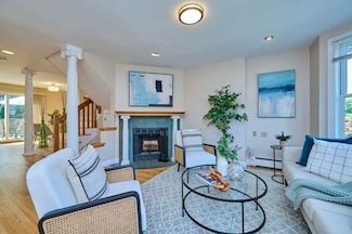 626 Washington St Unit 4, Brookline, MA 02446