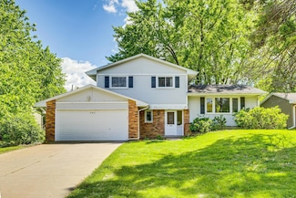 980 Carlton Dr, Saint Paul, MN 55126