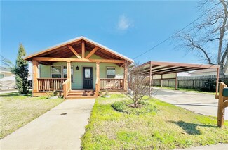 462 N Leon St, Giddings, TX 78942