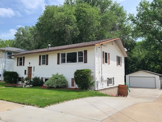 322 17th Ave NE, Rochester, MN 55906
