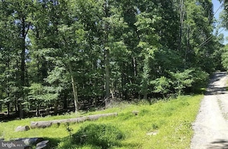 61 Mcguire Cir, Harpers Ferry, WV 25425