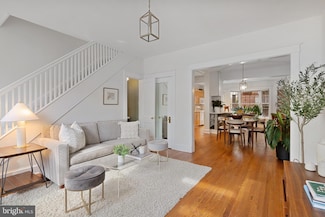 2009 37th St NW, Washington, DC 20007