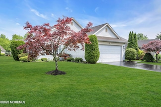 31 Oakmont Rd, Lakewood, NJ 08701