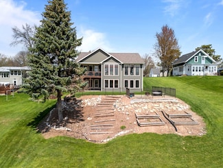 519 Park Ave, Little Chute, WI 54140