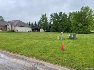 5168 Sandalwood Dr, Grand Blanc, MI 48439